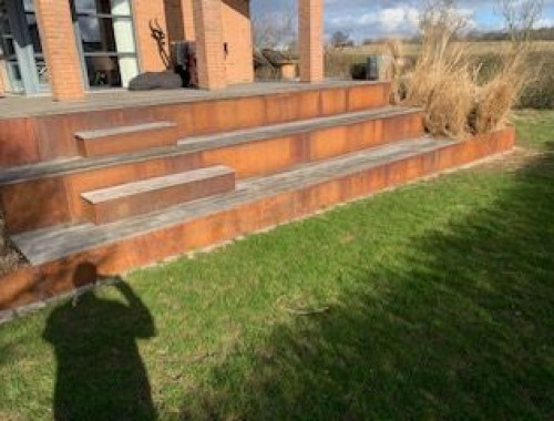 Corten trappe/bed  privatkunde